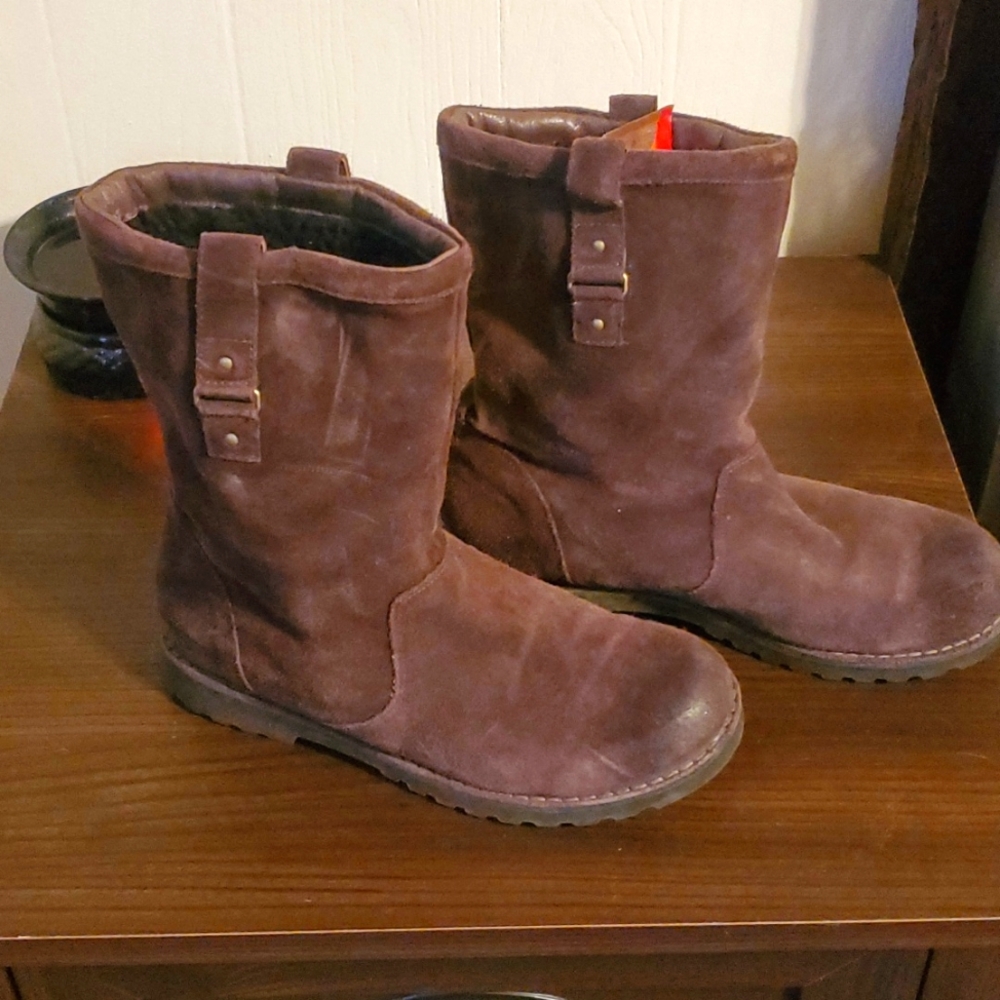 Women's UGGs suede brown size 6